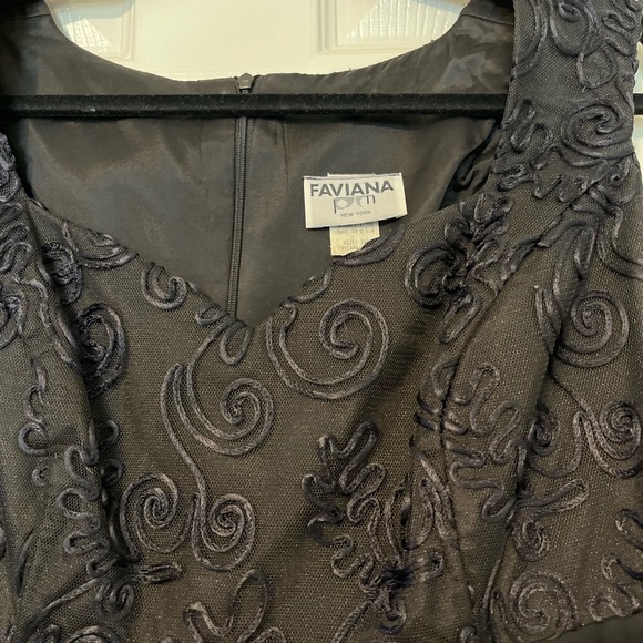 Vintage 90s Faviana Black Dress with Textured Accents Size 16 - Picture 4 of 8